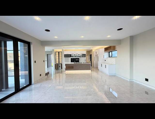 5 BEDROOM HOUSE FOR SALE IN MIDSTREAM HEIGHTS